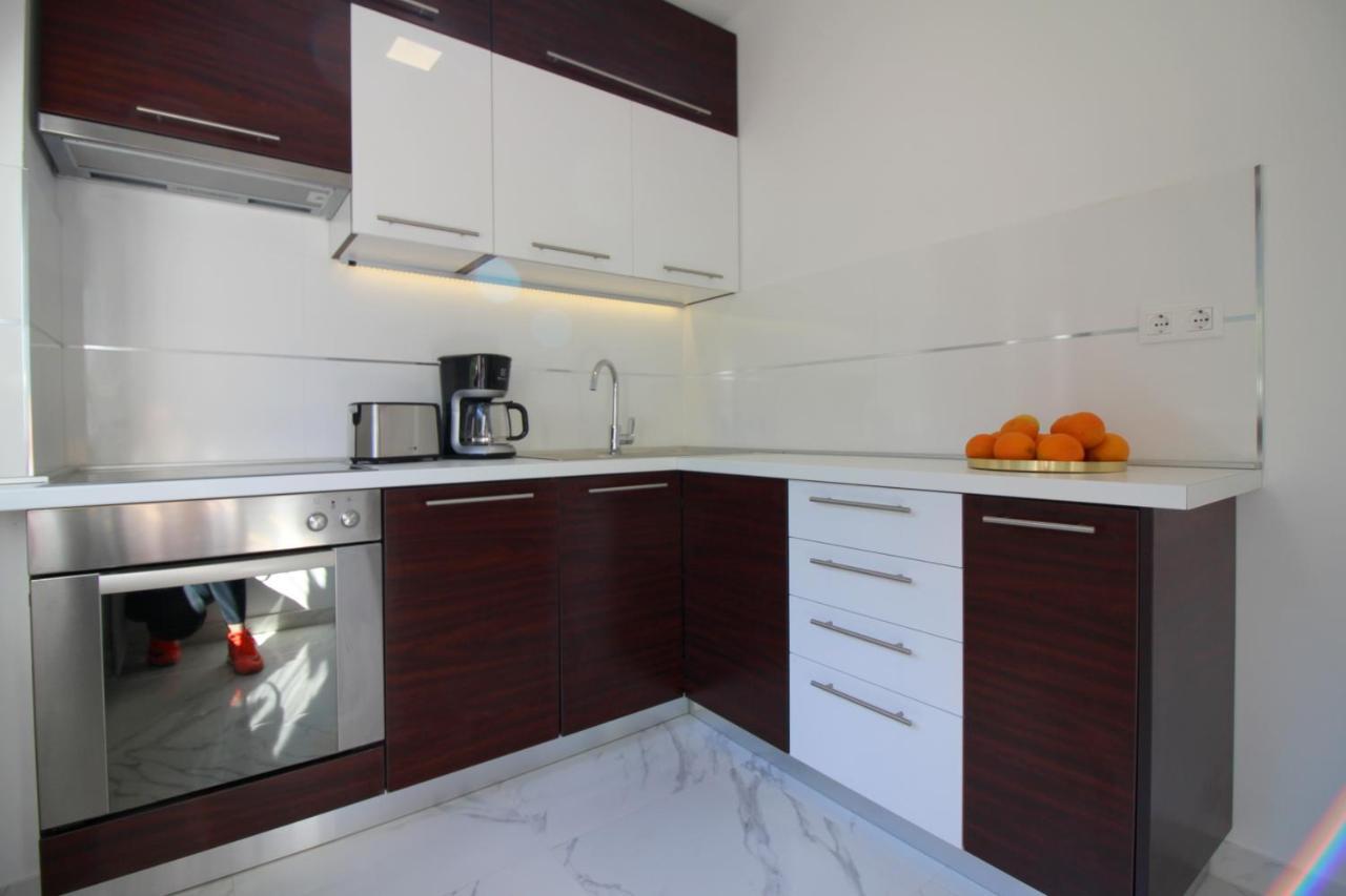 Modern Apartment Sabina With Nice Garden Porec Esterno foto