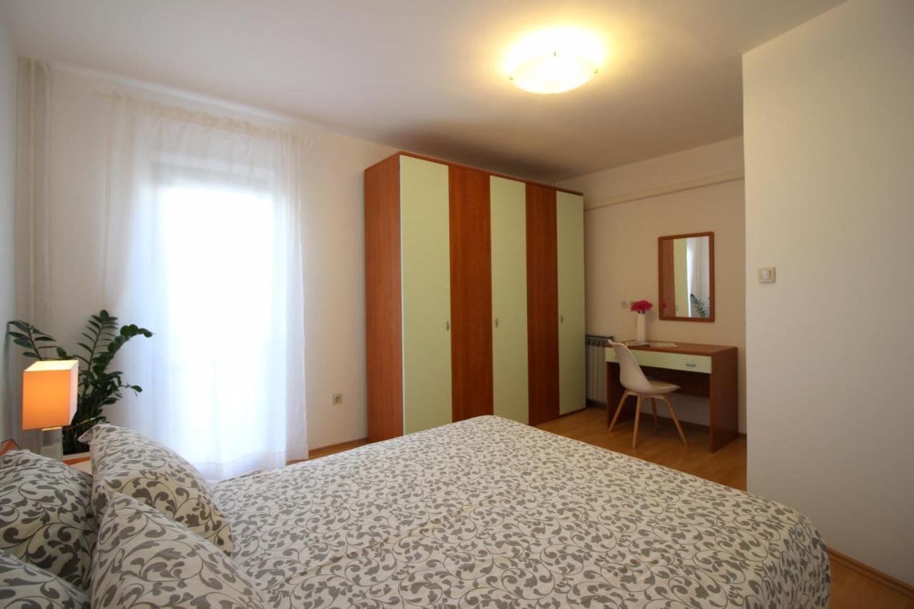 Modern Apartment Sabina With Nice Garden Porec Esterno foto